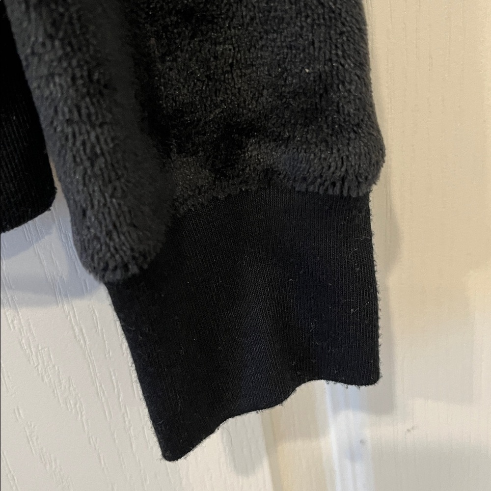 FRIENDS TV Black Furry Hoodie-M - Picture 5 of 8